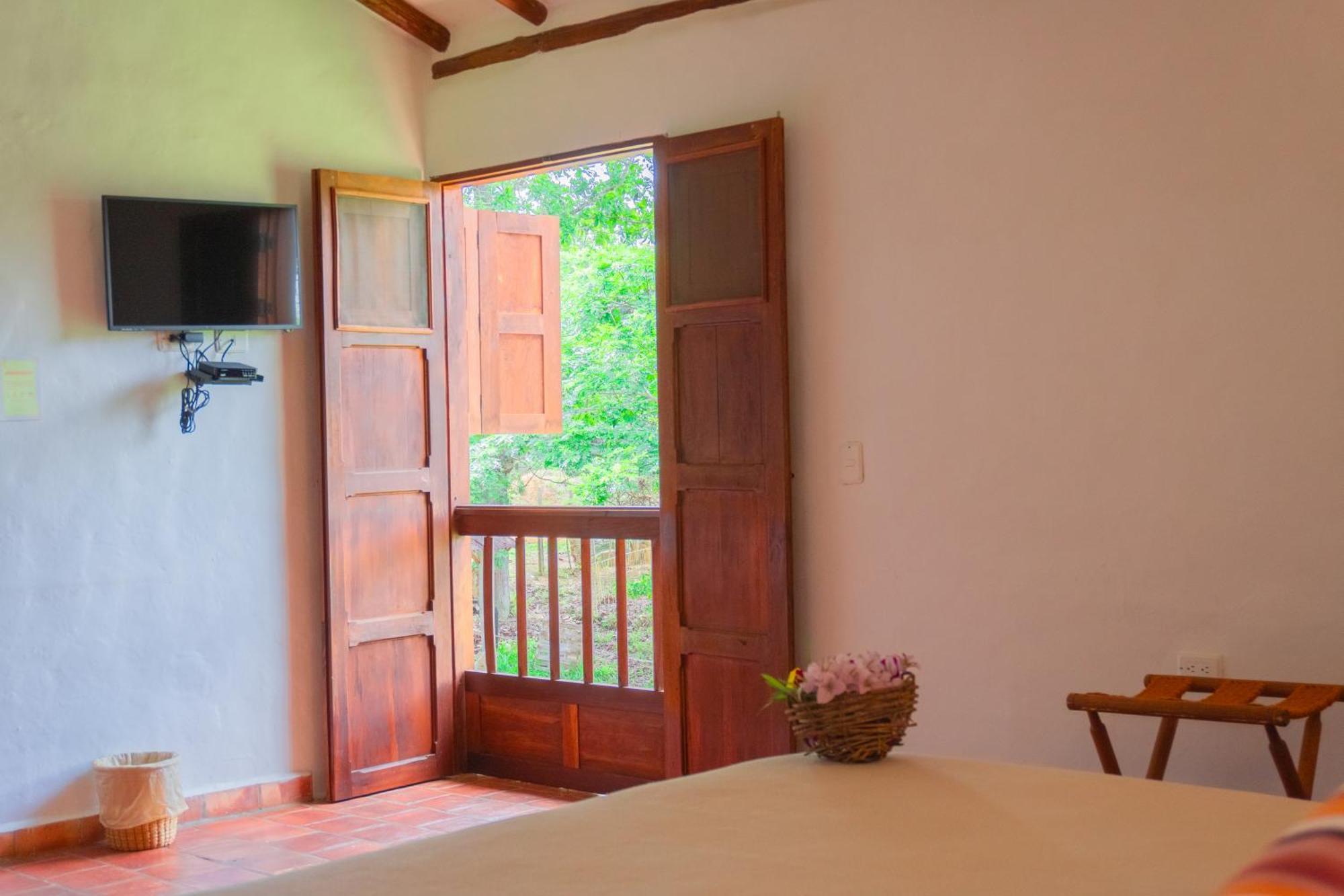Hotel Hacienda Macedonia Баричара Екстериор снимка